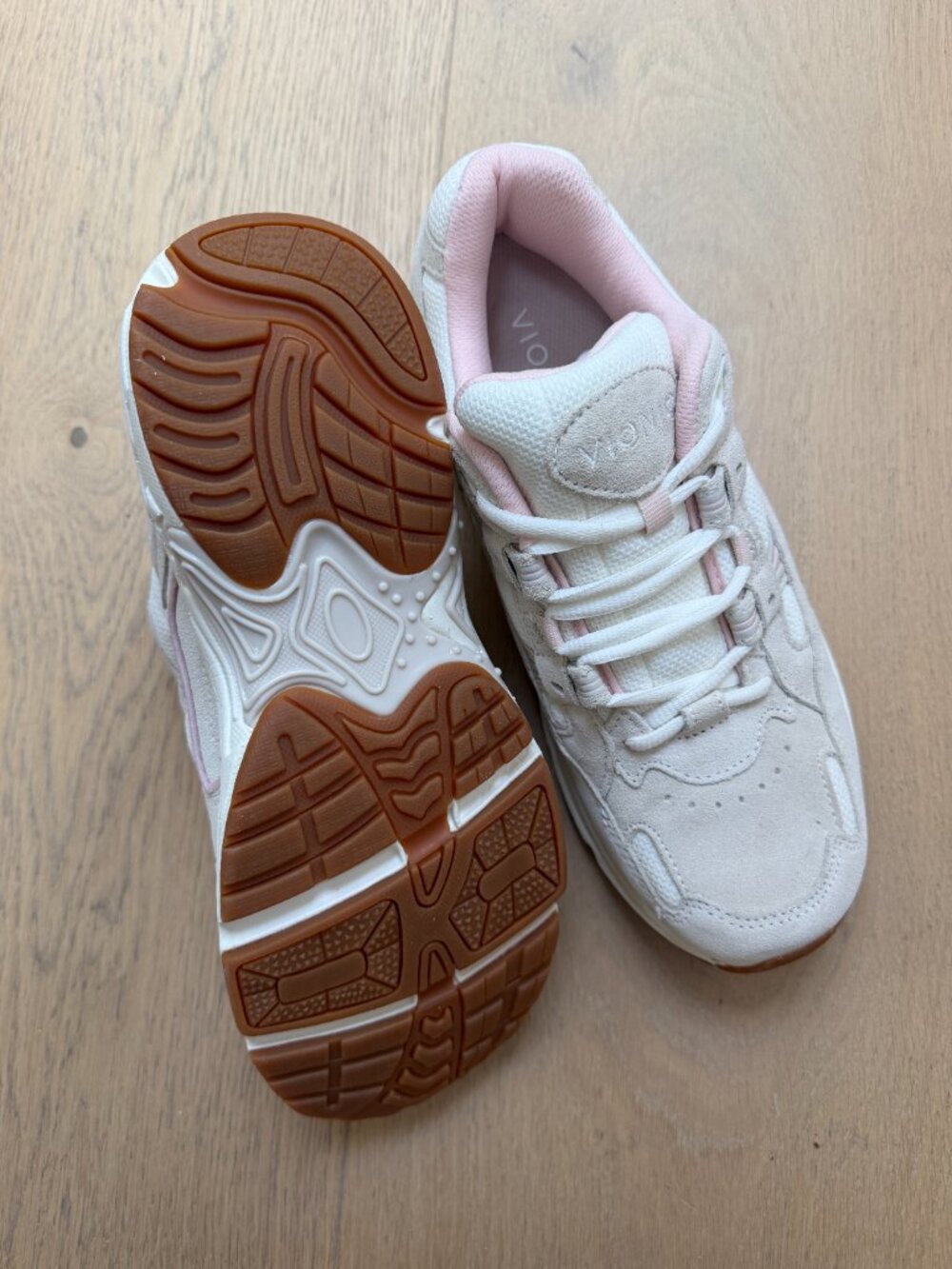 Vionic 23Walk Sneaker - Picture 3 of 3